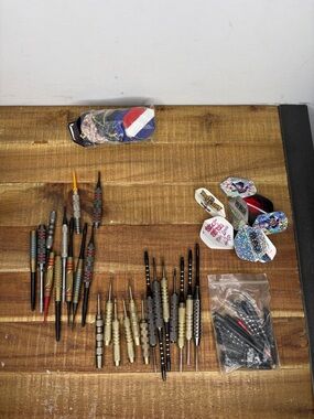 Large Set of Darts Of Various Sizes